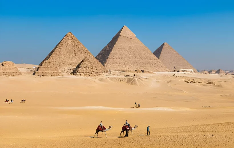 Day Tour to Giza Pyramids and Sphinx